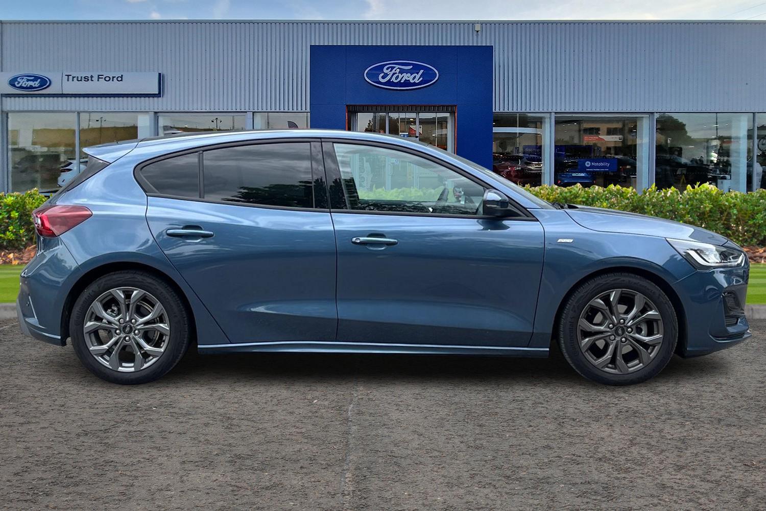 Ford FOCUS Photo 2
