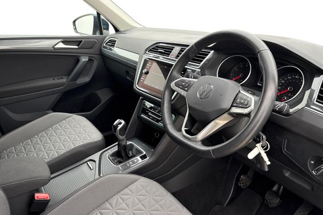 VOLKSWAGEN Tiguan Photo 6