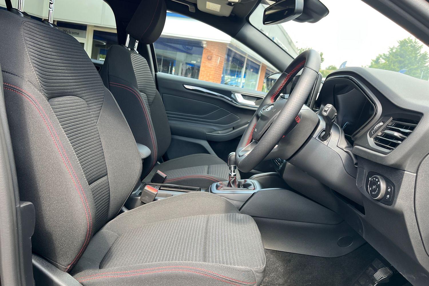 Ford FOCUS Photo 16