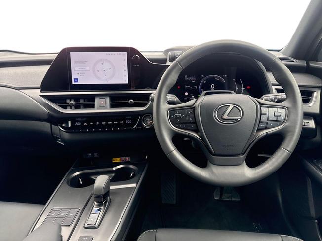 LEXUS Ux Photo 11