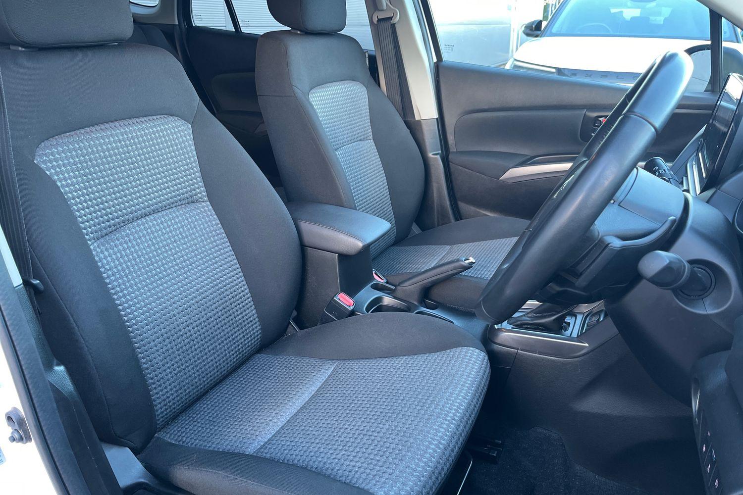 Suzuki S-CROSS Photo 16