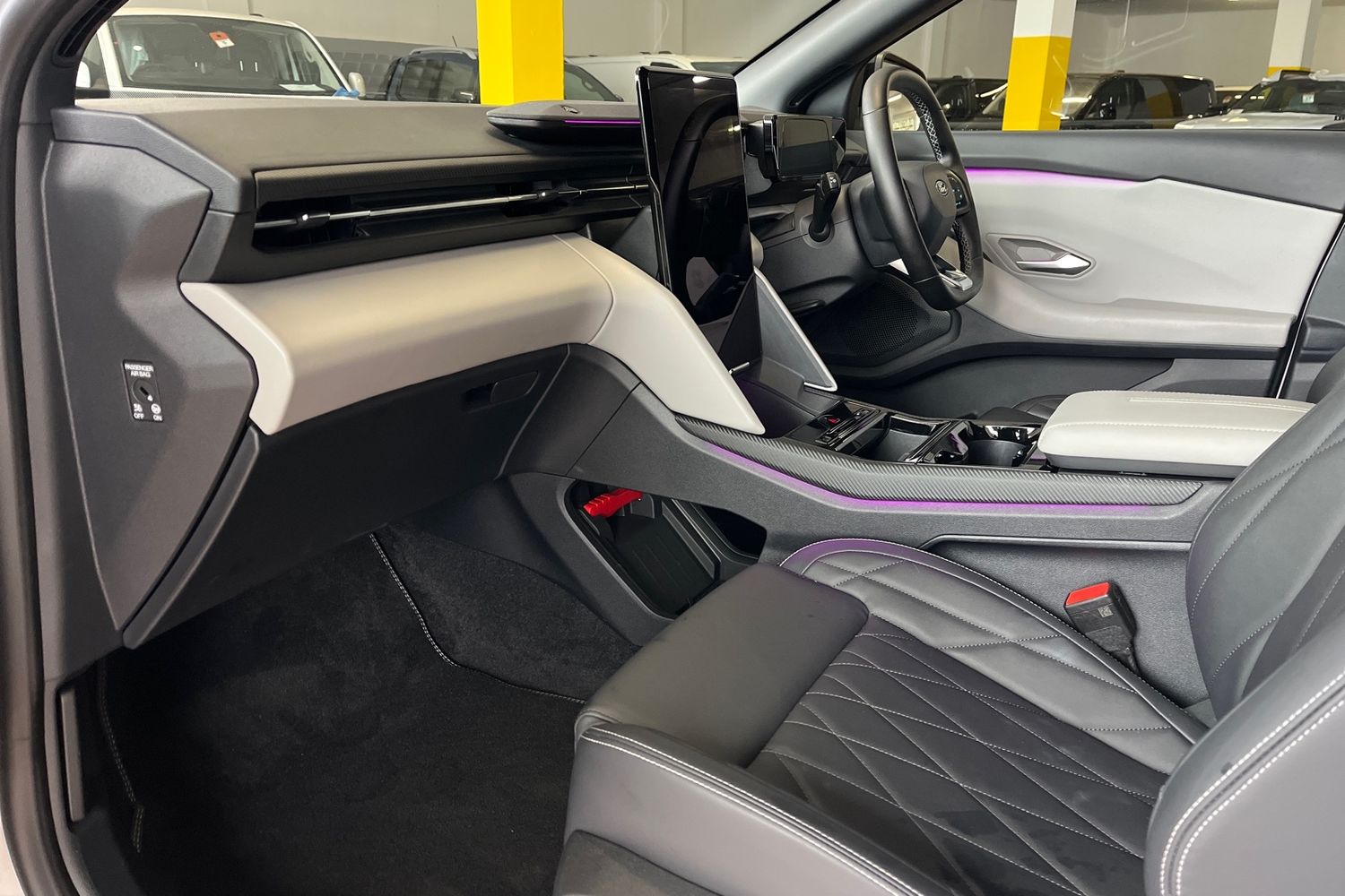 Ford Explorer Photo 17