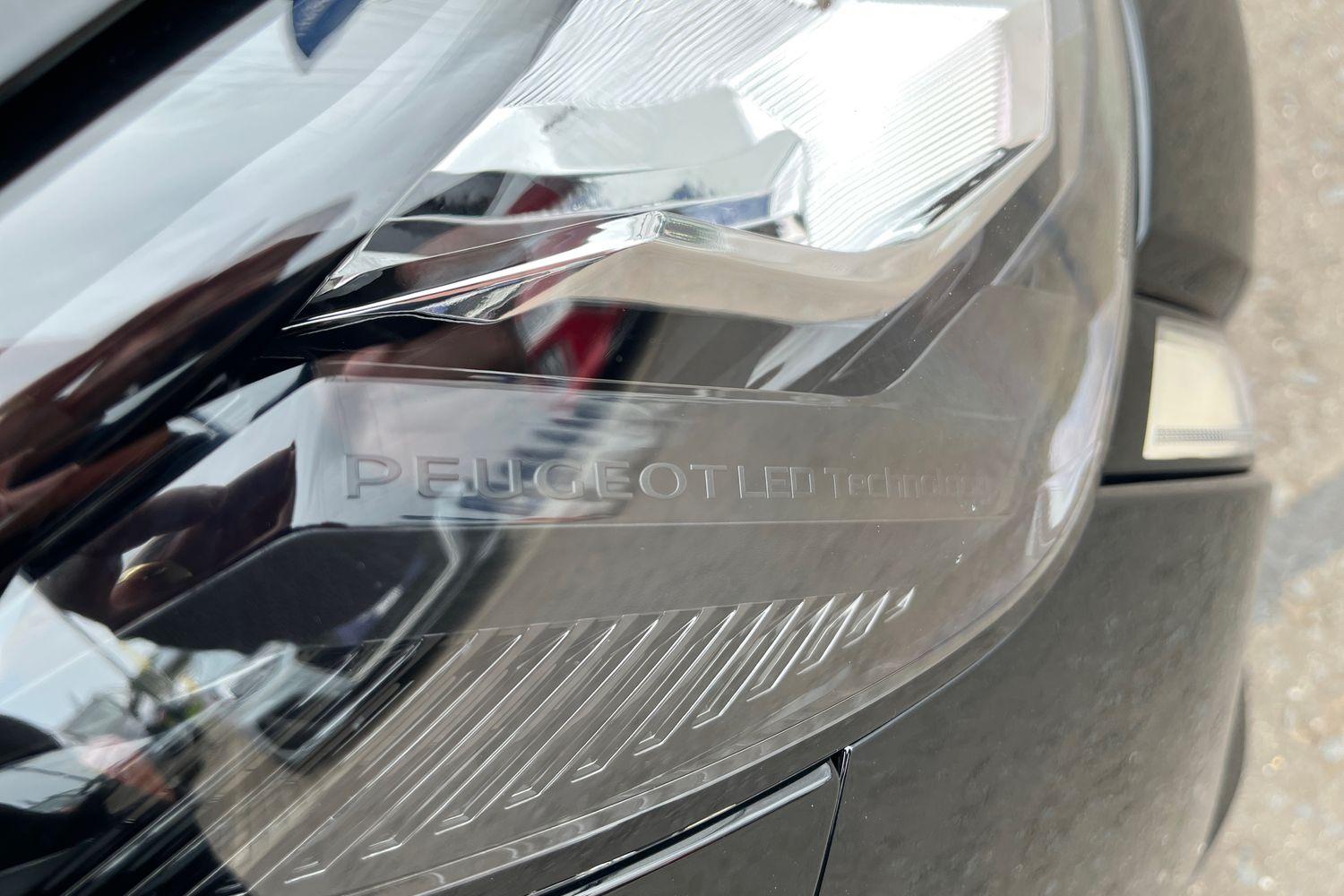 Peugeot 208 Photo 37