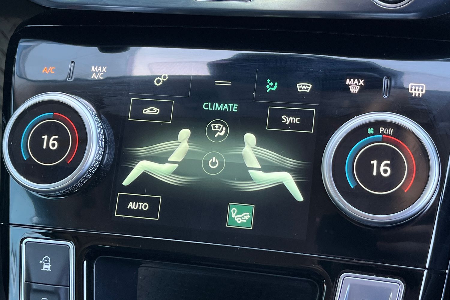 Jaguar I-PACE Photo 31