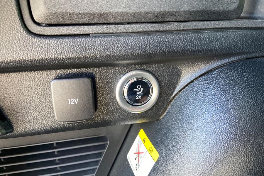 Ford KUGA Photo autoimg-93bd11e2ff011e4e7fc39e03dfb2778c5e4a4773.jpg
