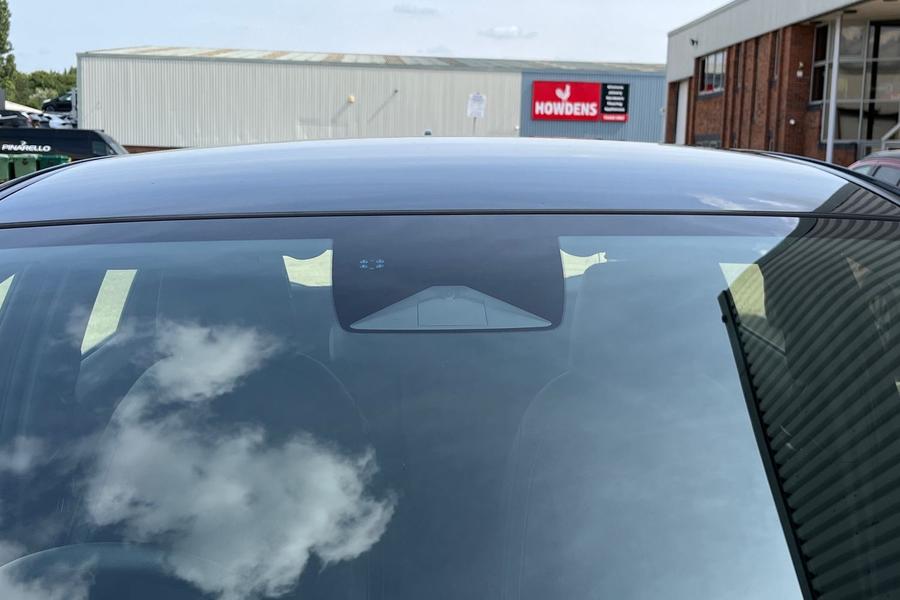 Honda Jazz Photo autoimg-93bde454382c97f97680d71d7f4779c18c86b2b0.jpg
