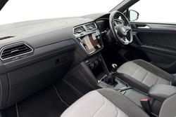 VOLKSWAGEN Tiguan Photo 2