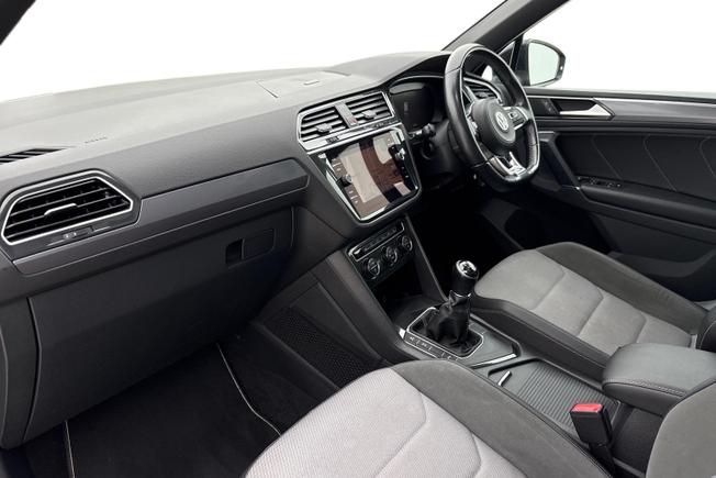 VOLKSWAGEN Tiguan Photo 2