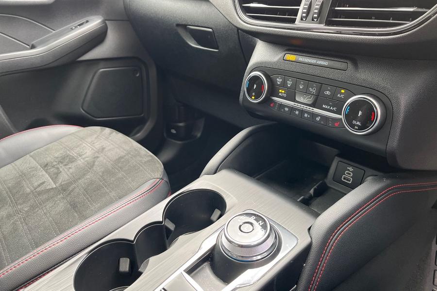 Ford KUGA Photo autoimg-93c149f8ad9da8865823265230973023ac8f0384.jpg