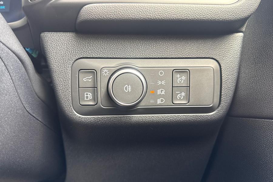 Ford KUGA Photo autoimg-93cf08e77d7633bb5e144aac2d32f988ca9fc107.jpg