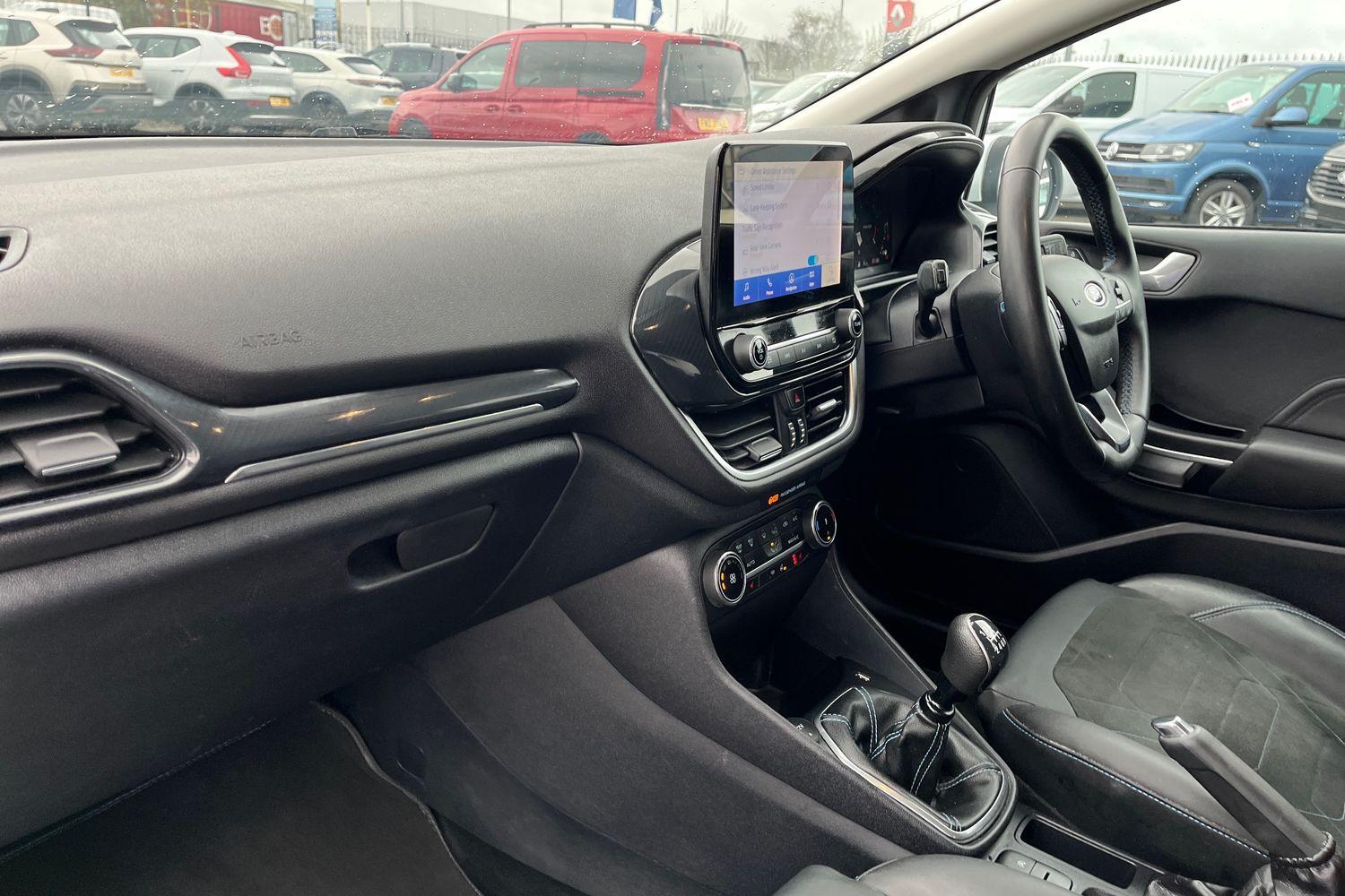Ford Fiesta Photo 17