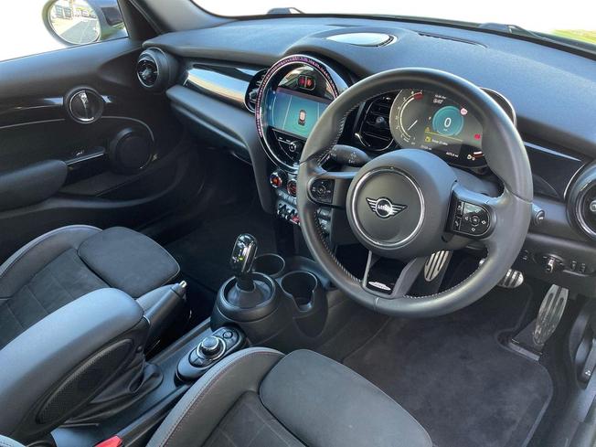 MINI Hatch Photo 6