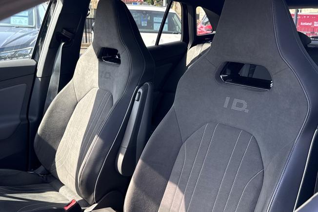 VOLKSWAGEN ID.4 Photo 41