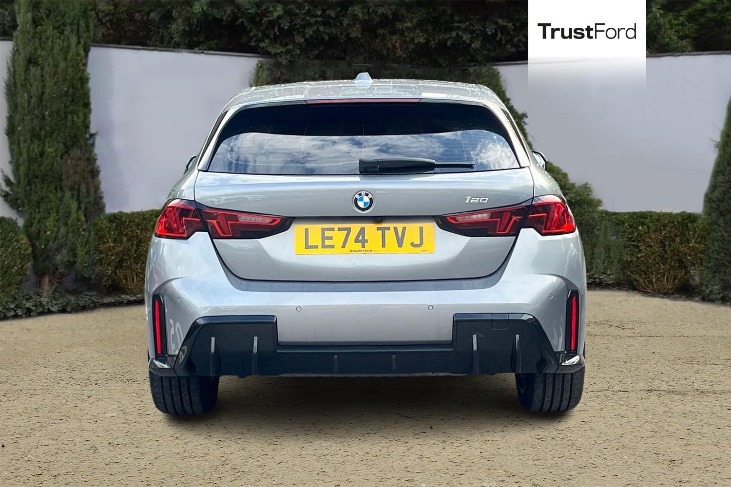 BMW 1 SERIES Photo 6