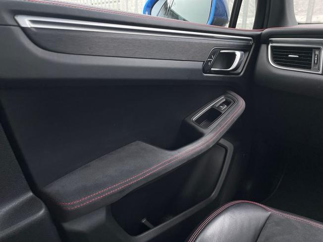 PORSCHE Macan Photo 54