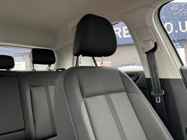 Volkswagen T-Roc Photo autoimg-93dc56fd76f97a73613fac0239301e32bd20755f.jpg