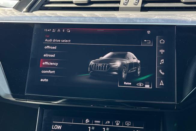 AUDI e-tron Photo 34