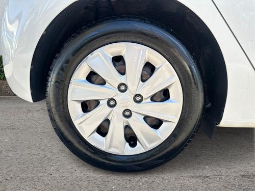 Kia RIO Photo autoimg-93dff4c7a7eb21aeb8530daa19610bd88d57e7ba.jpg