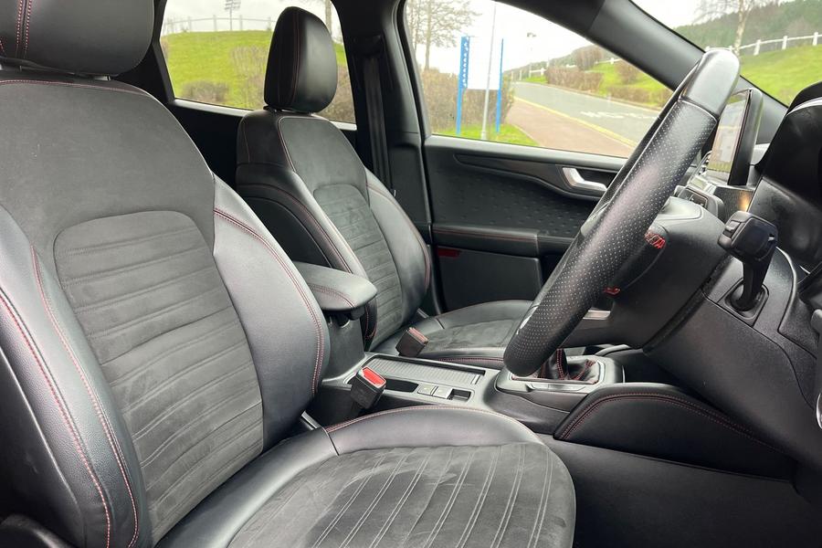 Ford KUGA Photo autoimg-93e07f2fede20669403b7964739f365d62408a5a.jpg