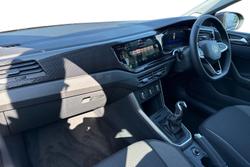 VOLKSWAGEN Taigo Photo 2