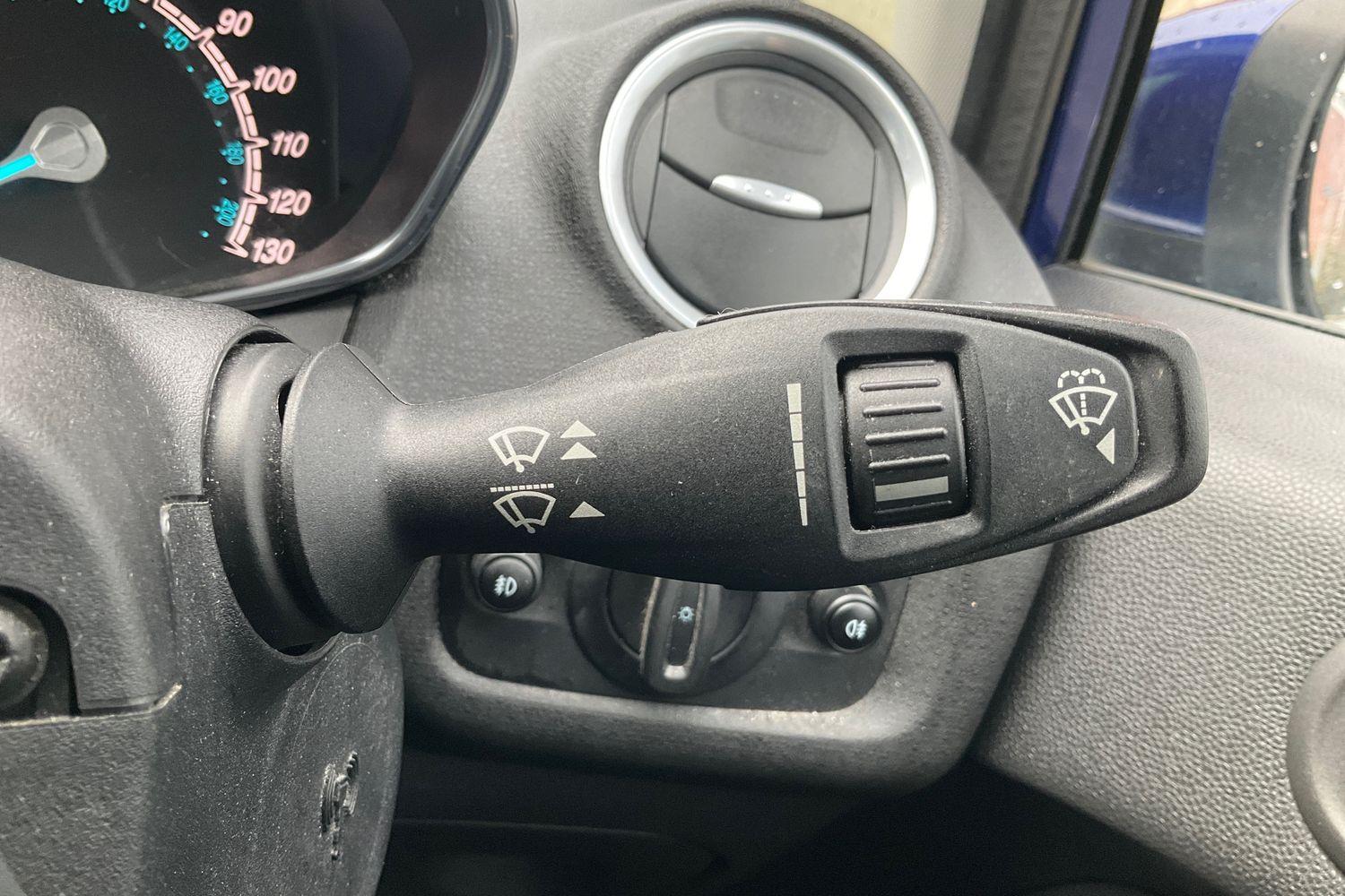Ford FIESTA Photo 14