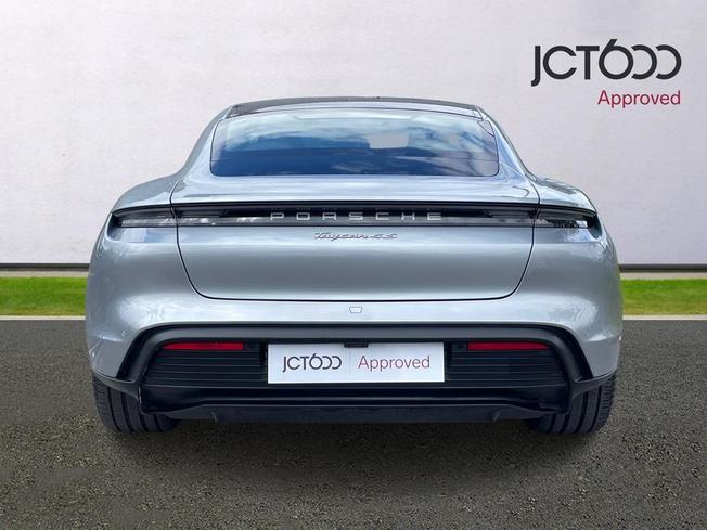 Porsche Taycan Photo 7