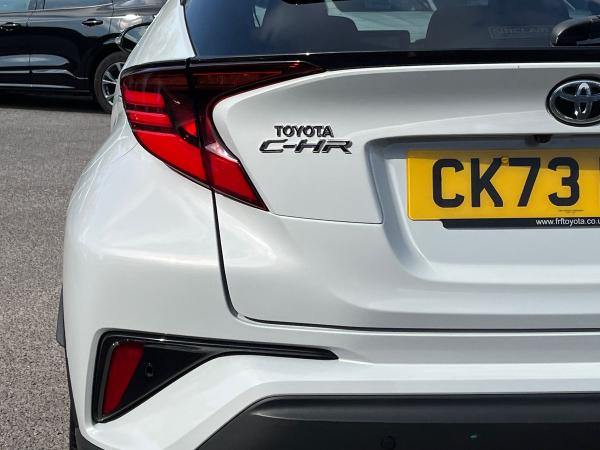 Toyota C-HR Photo autoimg-93e802c33666cdbb45b0c2d6e27469bfc9001587.jpg