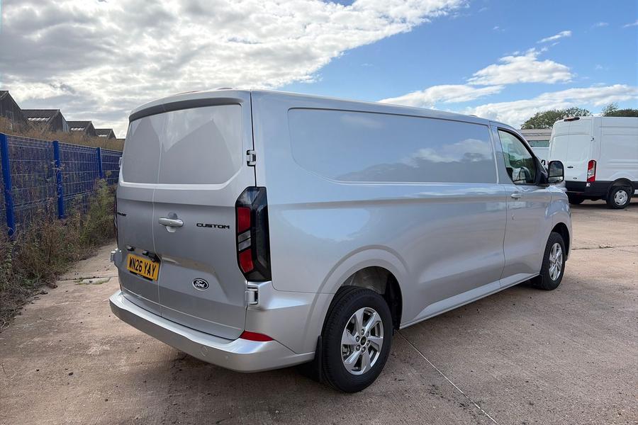 Ford TRANSIT CUSTOM Photo autoimg-93ee7dd12376762623d5b31e2a17a2e92abd3d6e.jpg
