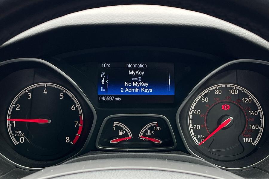 Ford Focus Photo autoimg-93f0429cad54a359319964386c9f1a5994611543.jpg