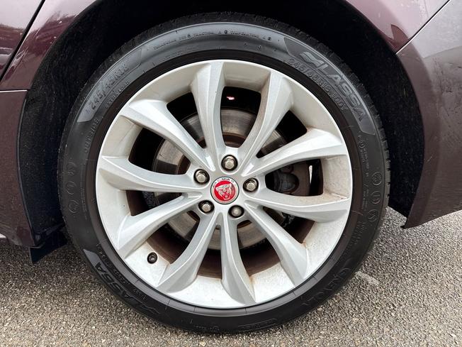 Jaguar XF Photo 33