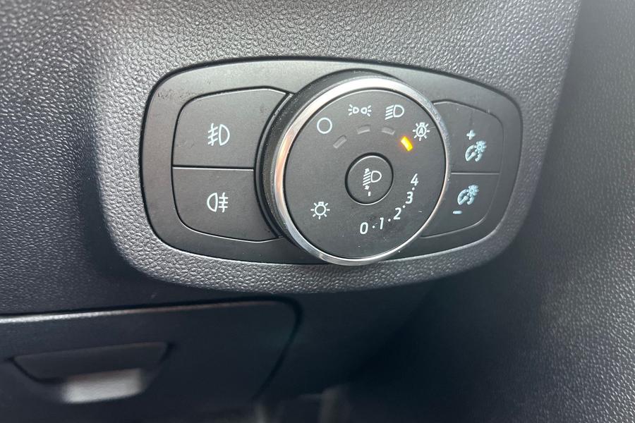 Ford Fiesta Photo autoimg-93f98e9811f949646b41ee2bb6073be635918080.jpg