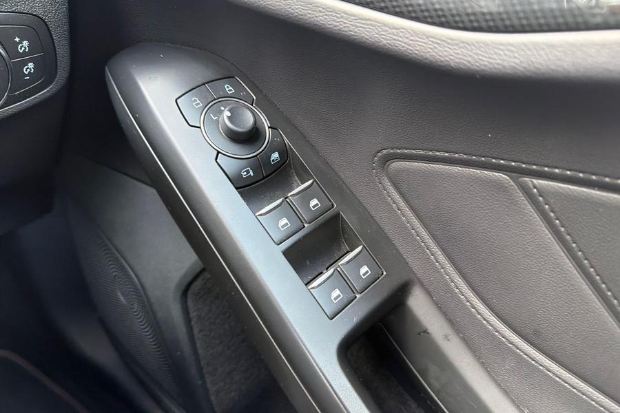 Ford FOCUS Photo autoimg-93faa6c6eef55108d61d802a8b1cad0ea1450ebb.jpg