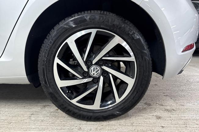 VOLKSWAGEN Golf Photo 5