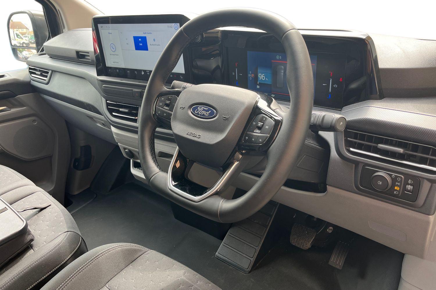 Ford E-TRANSIT CUSTOM Photo 13