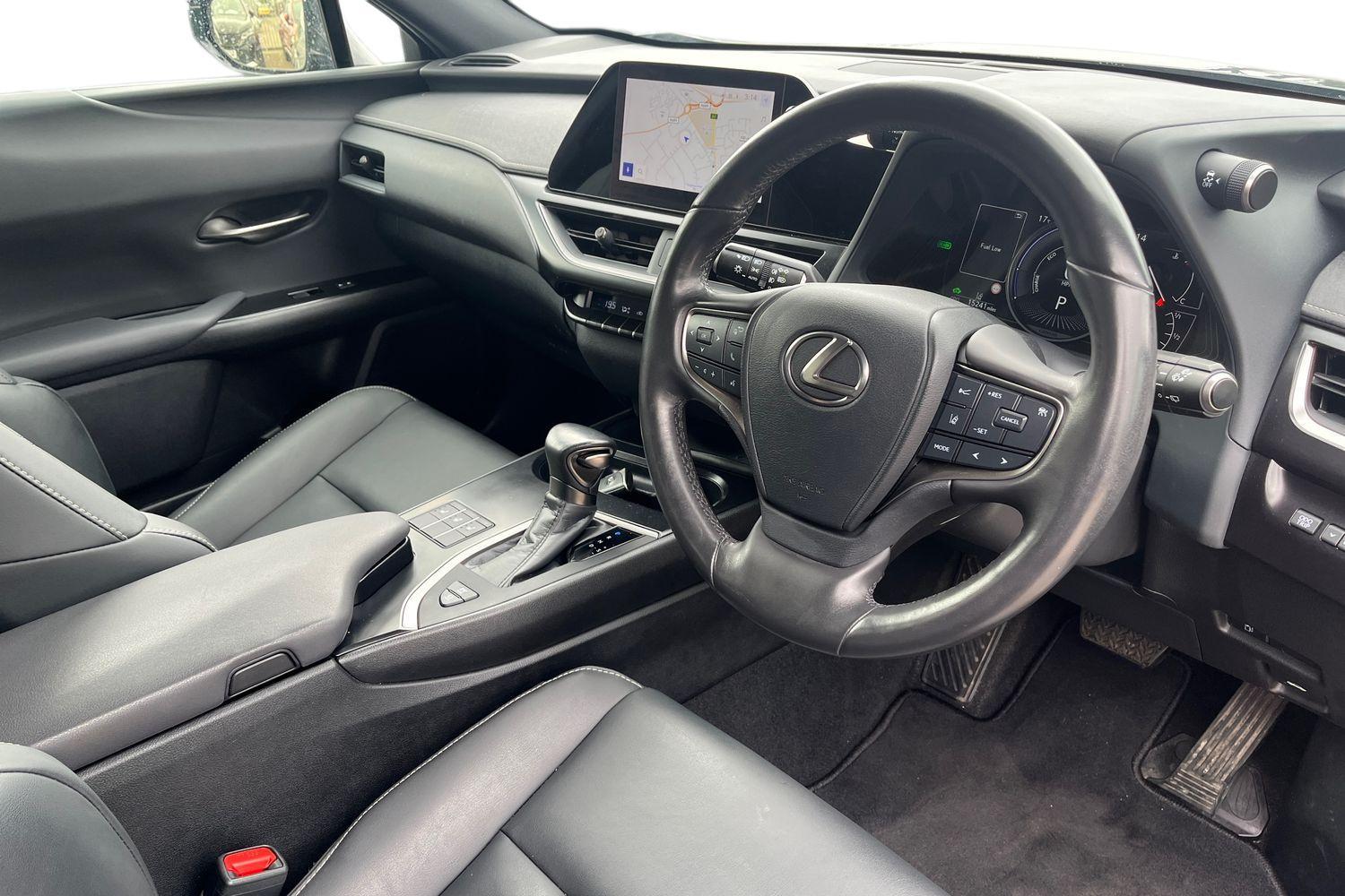 Lexus UX Photo 8