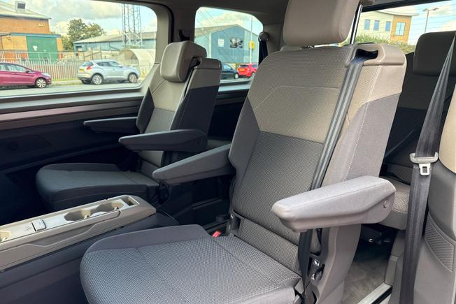 VOLKSWAGEN Multivan Photo 9