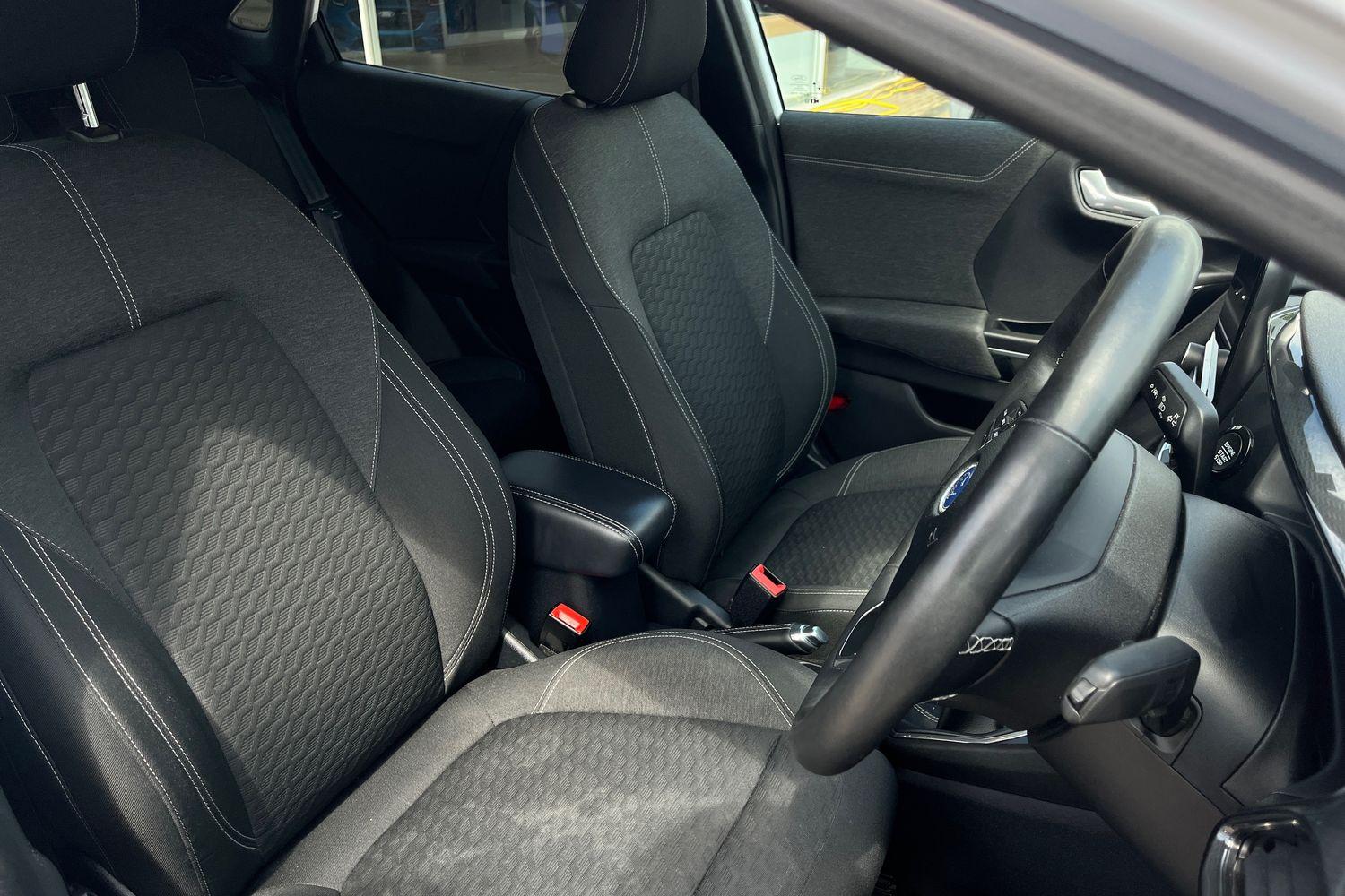 Ford PUMA Photo 16