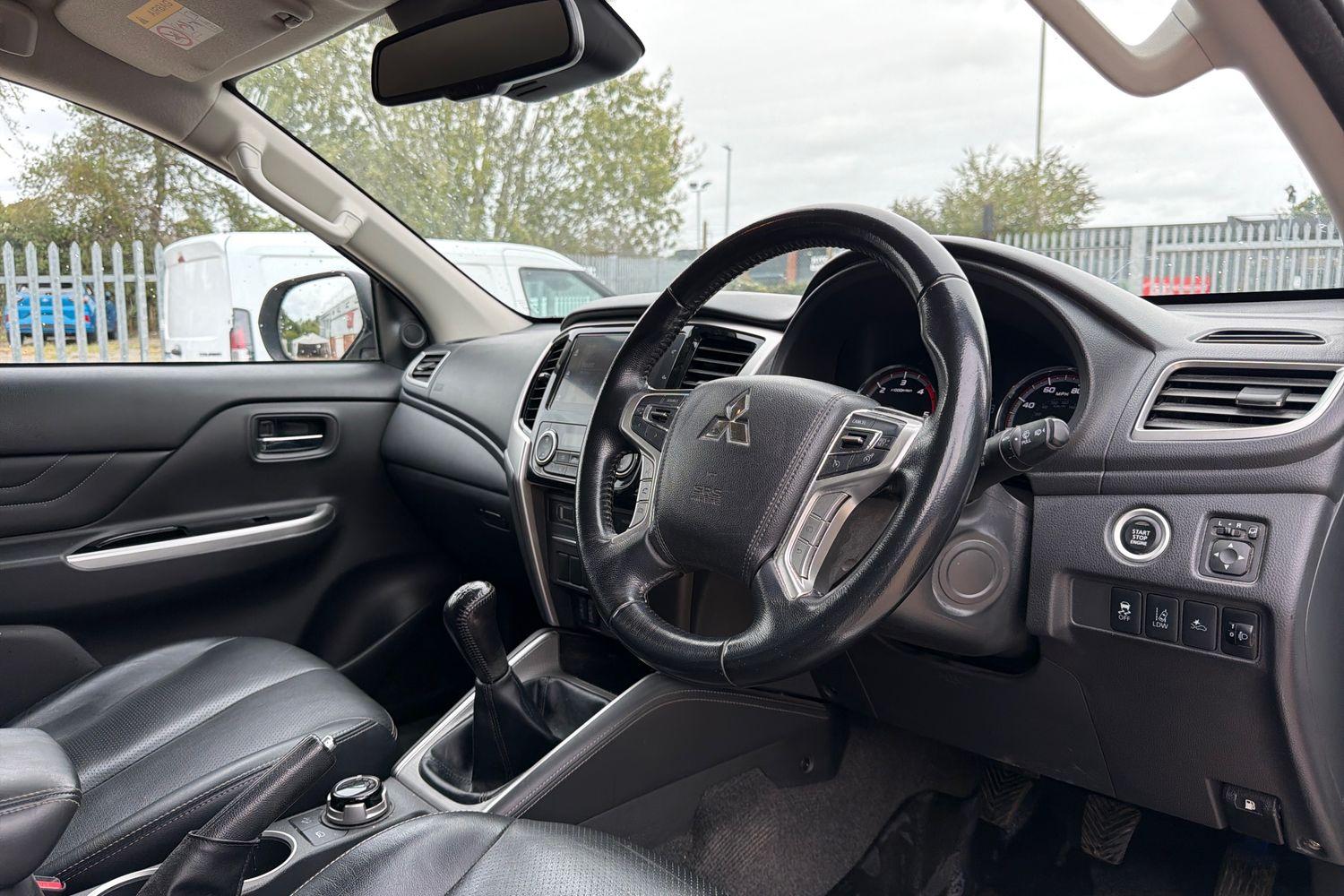 Mitsubishi L200 Photo 28