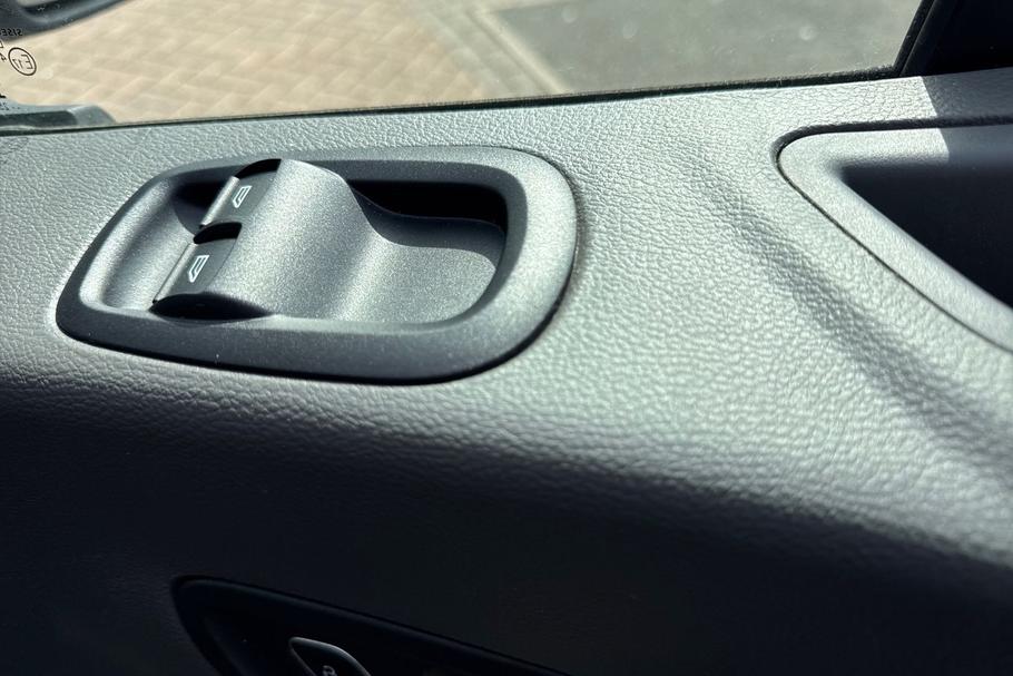 Used FORD TRANSIT WR75HKL 28