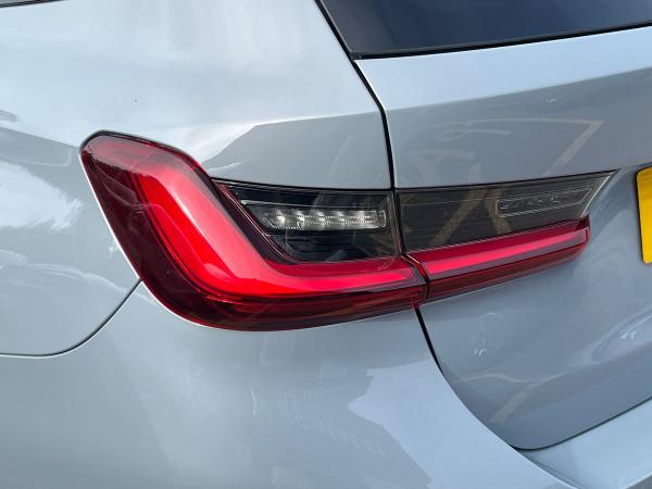 BMW 3 Series Photo autoimg-9435058942b8c3a6f20533f9dfb6308a578ce874.jpg
