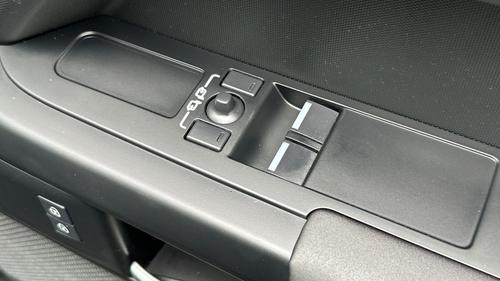 Land Rover Defender Photo autoimg-943509c242cb0d0268fc7eb7a5df60c5c835453d.jpg