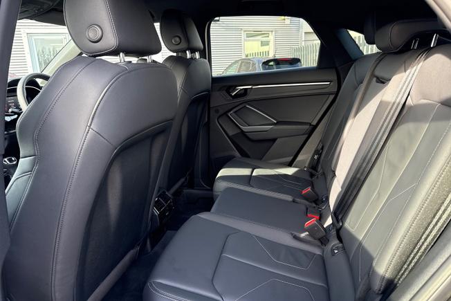 AUDI Q3 Photo 42