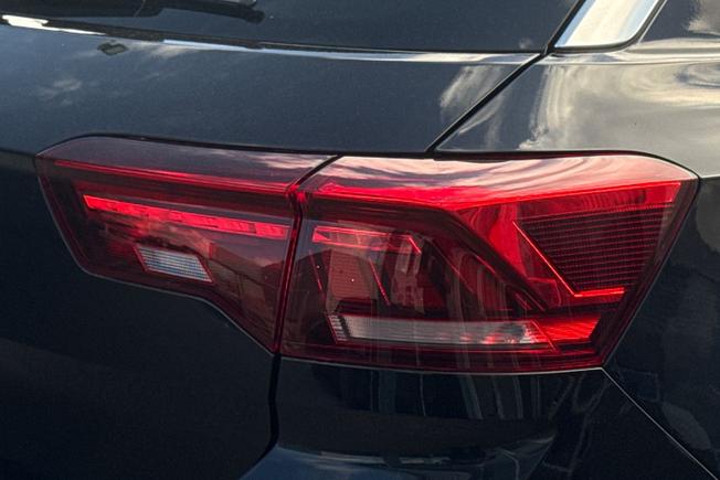 VOLKSWAGEN T-Roc Photo 18