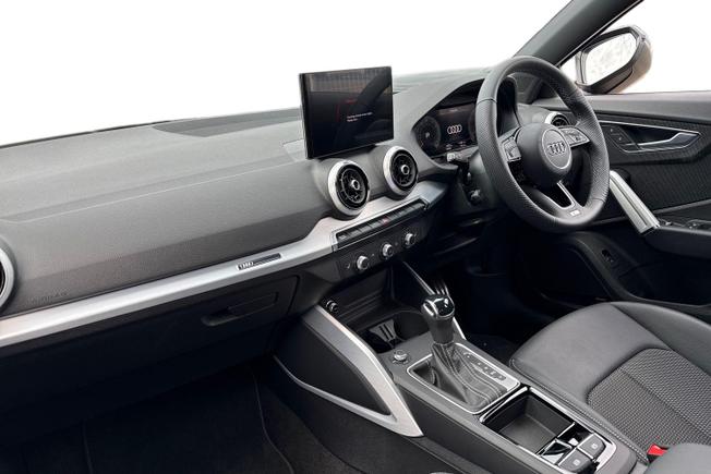 AUDI Q2 Photo 2