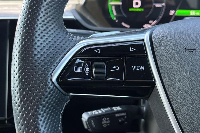 AUDI e-tron Photo 16