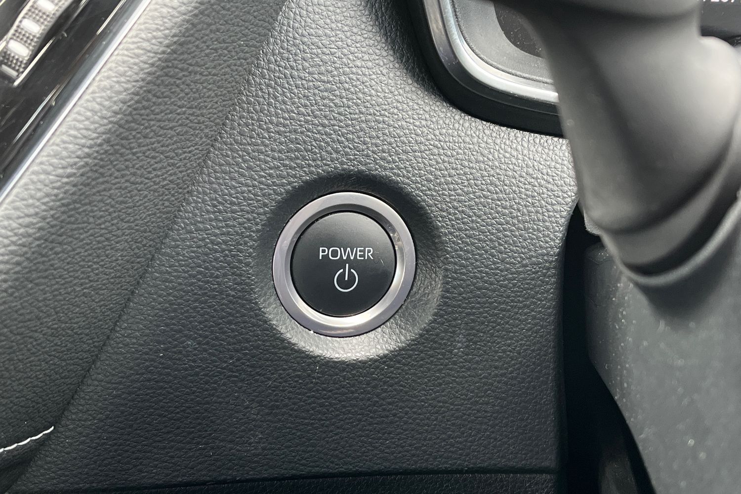 Suzuki Swace Photo 29