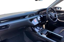 AUDI e-tron Photo 2