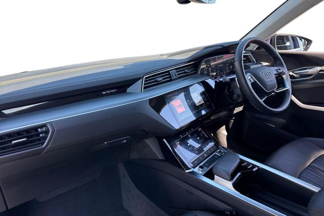 AUDI e-tron Photo 2