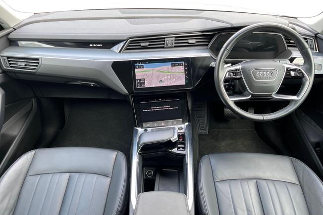 AUDI Q8 E-Tron Photo 10