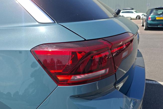 VOLKSWAGEN T-Roc Photo 18